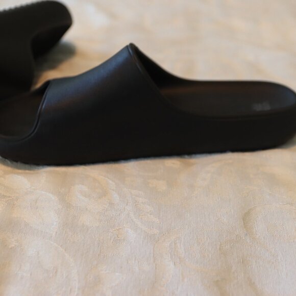 Wild Fable Black Robbie Slide Lightweight Foam Construction Size 9 Black - Picture 5 of 10